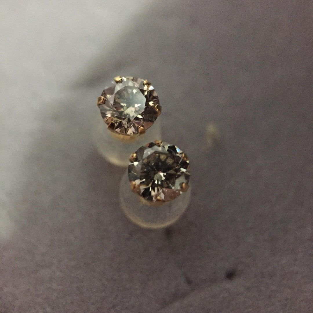 Diamond earring .60cts REAL EARTH-MINED (Category: Jewelry) located in San Jose. Submitted by mlvd31 (Listing ID 1335413052, Image 2). Description: Real earth-mined diamond earrings With Certificate of Diamond Grading .60cts total, .30cts each stone Brandnew Also available in .50cts and .40cts.