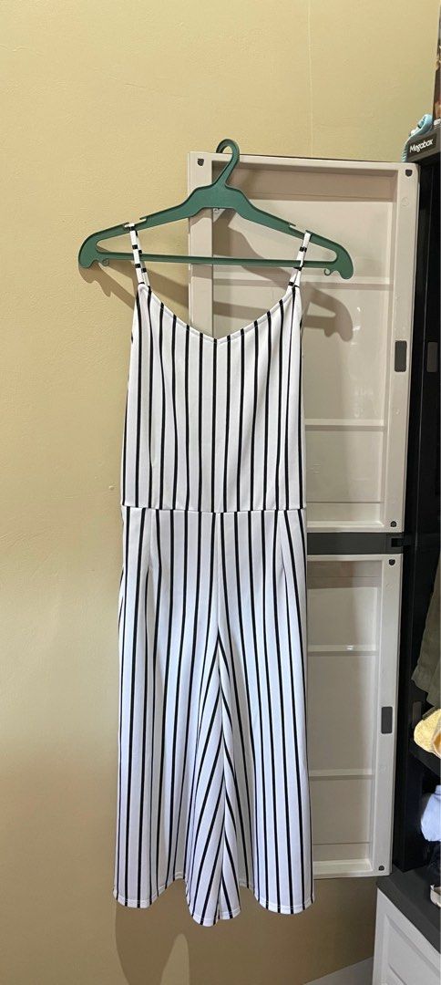 Dress and Jumpsuits For Take All (Category: Dresses) located in Bulacan. Submitted by declutterwithjcl_ (Listing ID 1335291672, Image 2). Description: Jumpsuits Medium to Semi Large 1. may tali sa bewang ung floral 2. Garterized likod nung stripes Dresses 1. All white Forever 21 Overrun (Small, fitted, below the knee length) 2. Longsleeve black H&M Overrun (XS on tag but can fit up to Medium size, above the knee length) 3. Black Stripes (Medium) 