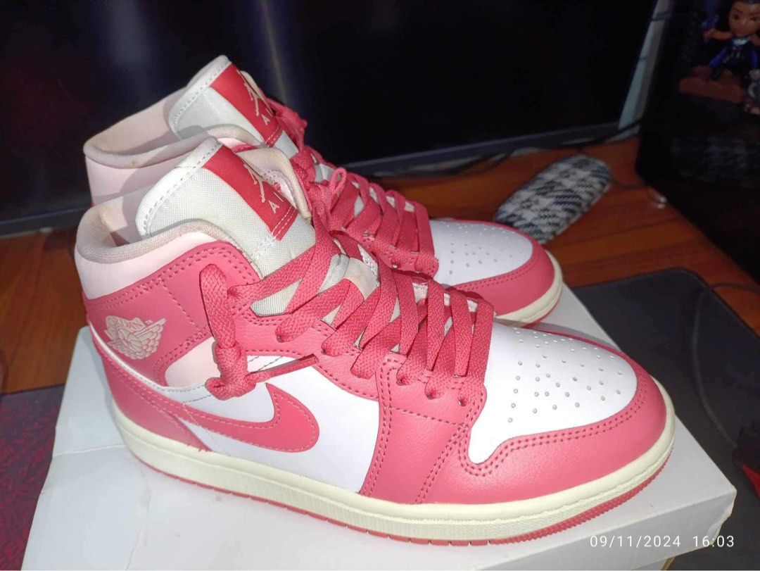 FOR SALE P3500 WMNS AIR JORDAN 1 MID SIZE 7.5 WHITE SEA CORAL ATMOSPHERE BLANC ATMOSPHERE