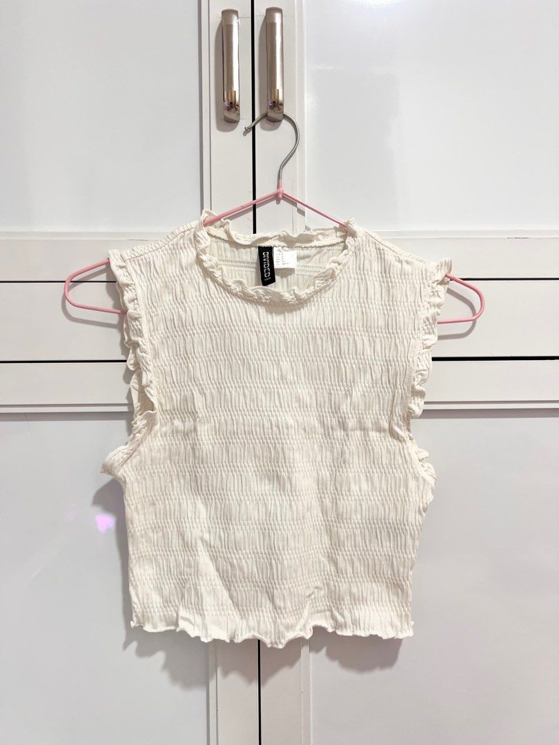 H&M Smocked Jersey Top (Category: Sleeveless) located in Valenzuela. Submitted by stayradwithme (Listing ID 1335346750, Image 1). Description: H&M Smocked Jersey Top Size: S 10/10 Condition No issue Used once only RFS: Decluttering/Not using anymore AVAIL 🤍🤍🤍.