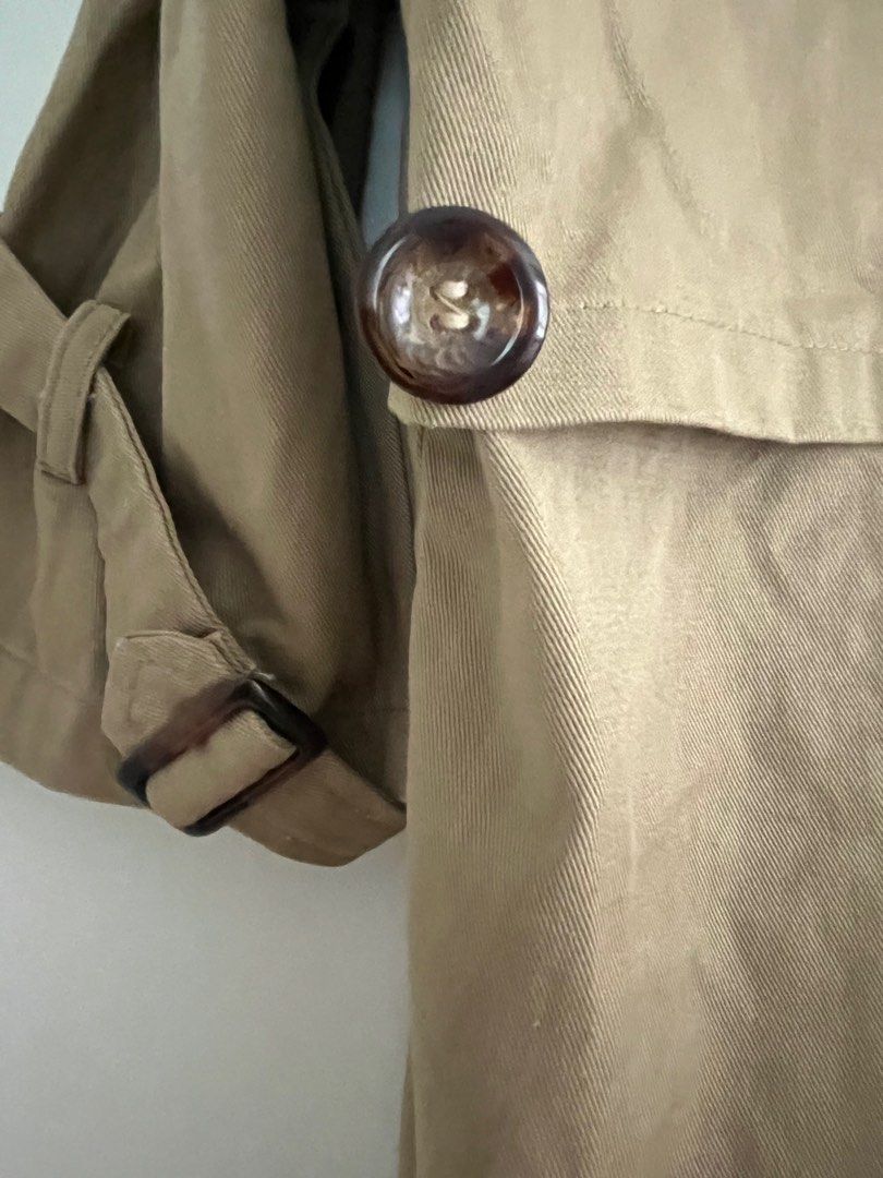 Jacket (Category: Other Tops) located in Singapore. Submitted by peppermint3 (Listing ID 1335304174, Image 3). Description: Brand new. Have not washed or iron. Good for cold climate as a jacket..