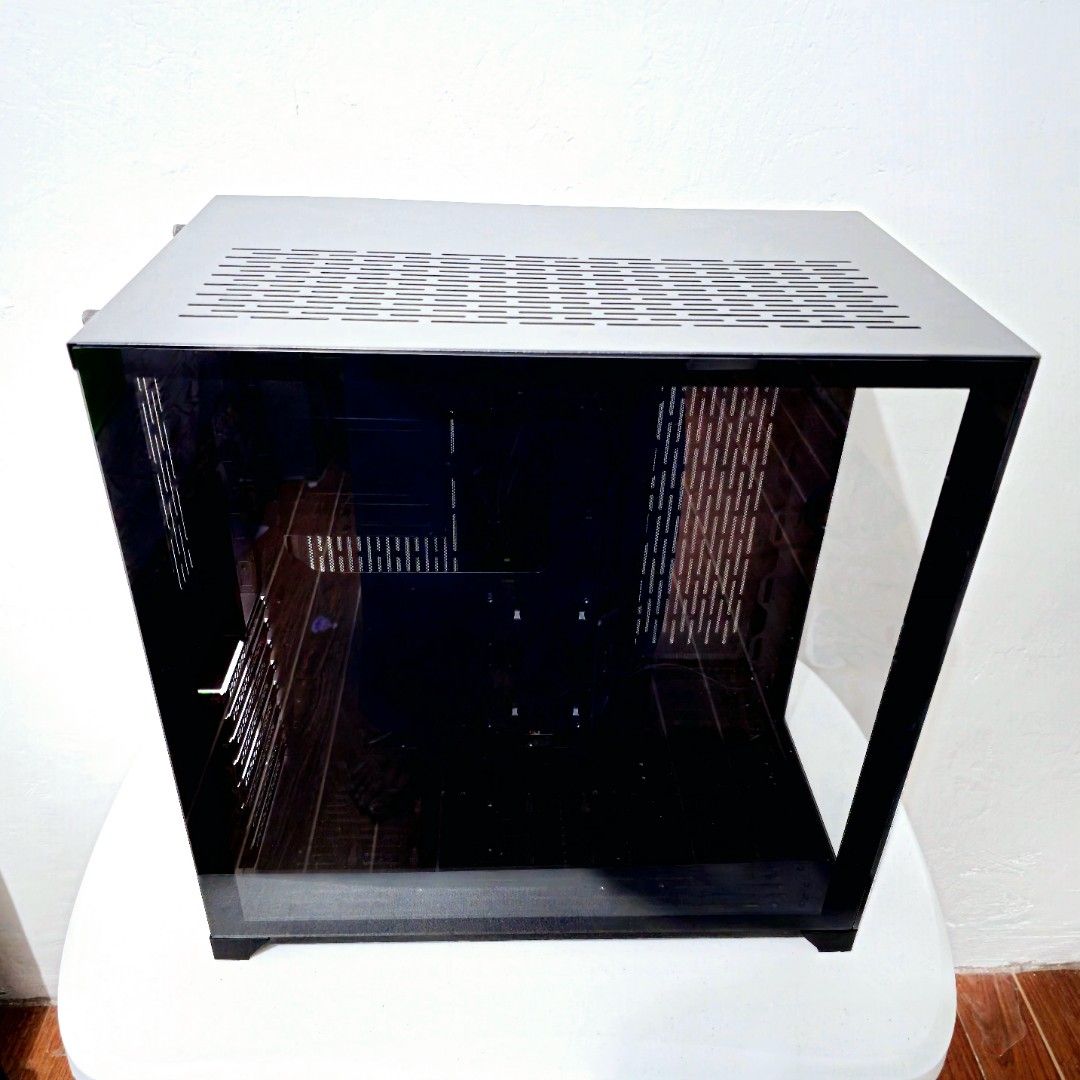 Lian Li 011 Dynamic ( Razer Edition ) (Category: Computer Parts) located in Zamboanga. Submitted by aizsarahadil (Listing ID 1335351539, Image 1). Description: Lian Li 011 Dynamic ( Razer Edition ) •Complete w/ Box RFS: Decluttering.