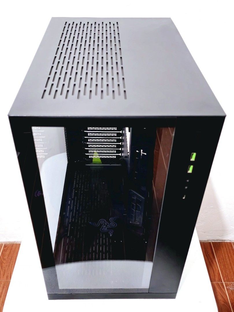 Lian Li 011 Dynamic ( Razer Edition ) (Category: Computer Parts) located in Zamboanga. Submitted by aizsarahadil (Listing ID 1335351539, Image 2). Description: Lian Li 011 Dynamic ( Razer Edition ) •Complete w/ Box RFS: Decluttering.