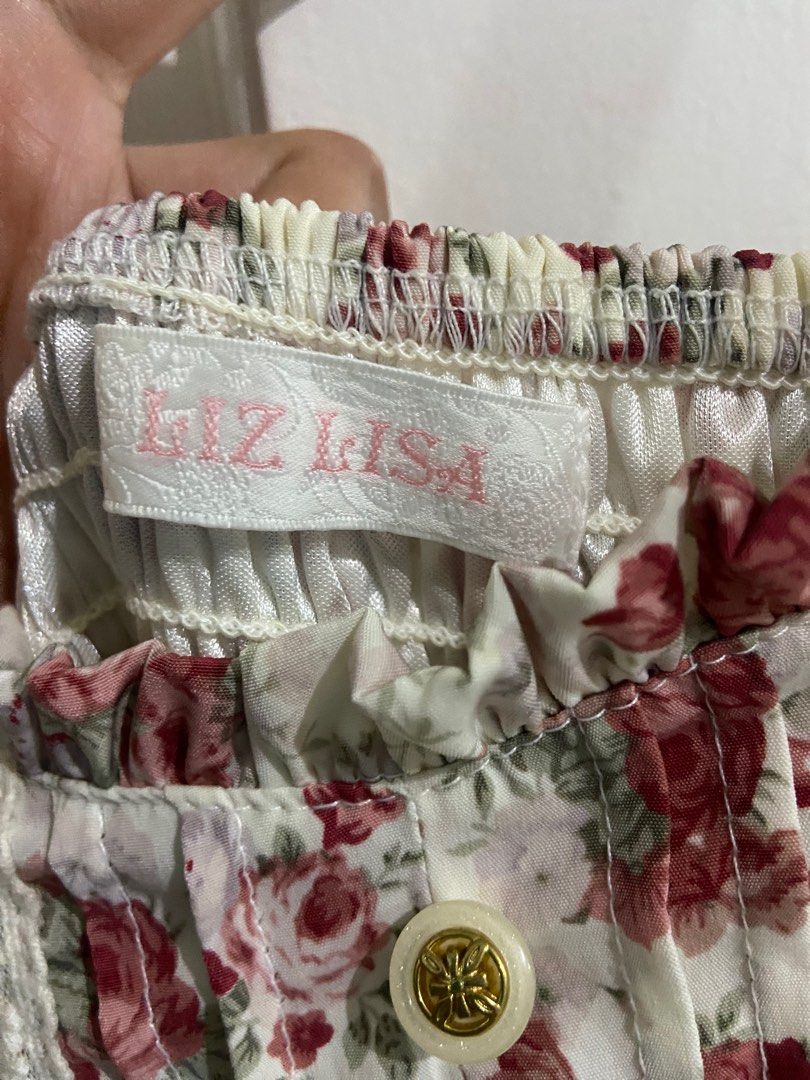 LIZ LISA floral jumpsuit (Category: Jumpsuits) located in Iloilo. Submitted by b.eau (Listing ID 1335376586, Image 3). Description: In perfect condition! Adjustable shoulder strap and super cute details! Small-semi med perfect for petite body frames 🤍.