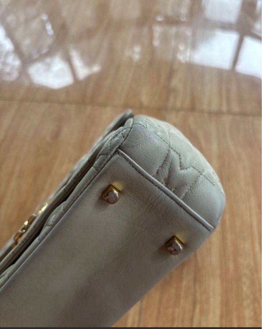 Metro city (Category: Luxury Bags & Wallets) located in San Pascual. Submitted by s3resale (Listing ID 1312516893, Image 3). Description: Faded Hardware No leather peeled watsover Needs cleaning No to LOWBALLERs!!!! Sf will be buyers expense. .