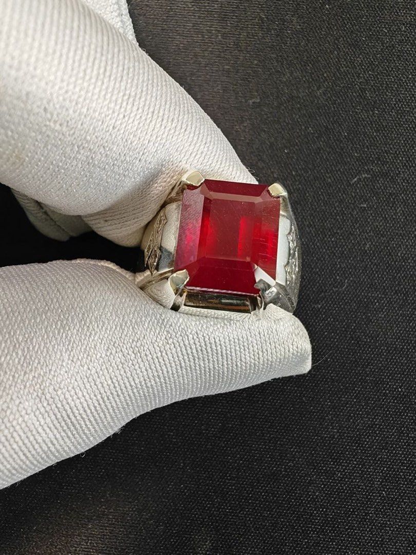 natural ruby (Category: Jewelry) located in Kuala Lumpur. Submitted by pfopreloved (Listing ID 1335398035, Image 1). Description: sila baca detail... terima kasih 💎: natural ruby 🌏:origin : lot Africa ⚖️:berat : 10ct 💠:cutting : step cut 💍: perak : 960 handmade 💰:harga : rm480 👨‍🏭: percuma resize ikut sz jari buyer 📮: pos rm10 seluruh malaysia sahaja 🎁: percuma kotak dan kain polish #emerald #ruby #sapphire #garnet #diamond #topaz #citri