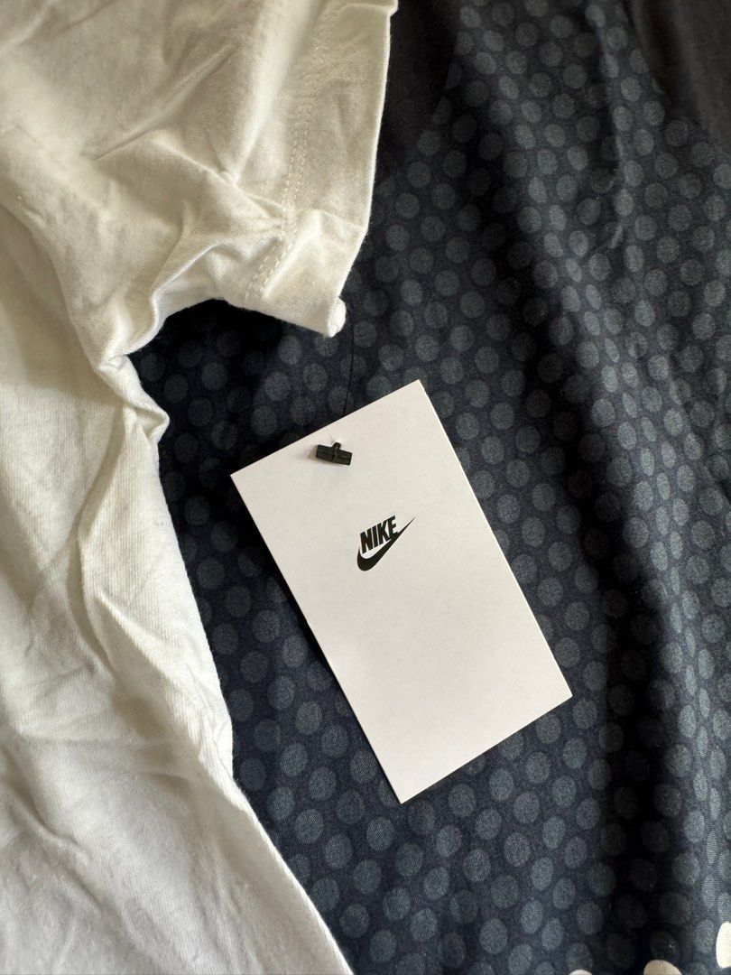 Nike Sports Shirt (Category: Tshirts & Polo Shirts ) located in Caloocan City. Submitted by knackknicks (Listing ID 1335280015, Image 3). Description: Brand new Nike Sports shirt Bought from the US Too big for me now.