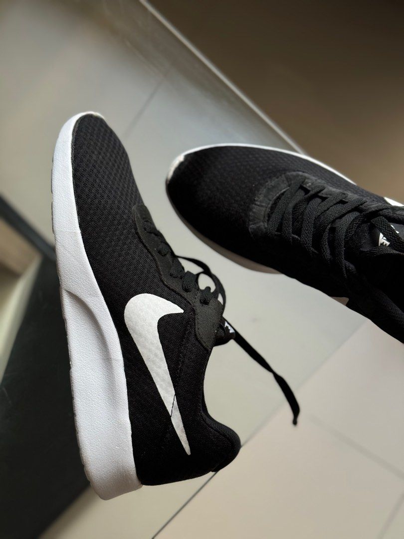 NIKE TANJUN BLACK ORIGINAL Fesyen Pria Sepatu Sneakers di Carousell