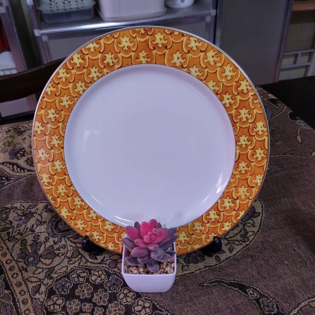 Givenchy Dinner and Cake Plates Set (Category: Other Kitchenware & Tableware) located in Pasig City. Submitted by novashelf (Listing ID 1335276971, Image 2). Description: Givenchy Dinner and Cake Plates Set > From Japan with original box > Unused or new > Dinner plate: 26 cm / 10" > Cake plates: 16.5 cm / 6.3" > Non-microwavable > Dishwasher unsafe NOTE: BEFORE ORDERING 1. Please carefully read the product descriptions to prevent any discomfort. 