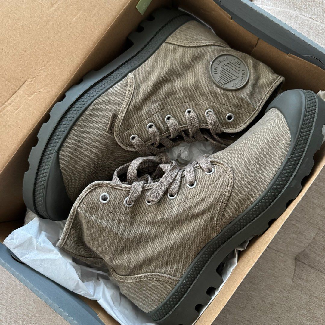 Palladium boots (Category: Boots) located in Paranaque City. Submitted by sams__stuff (Listing ID 1335255741, Image 2). Description: brand new, with tag, and original box.