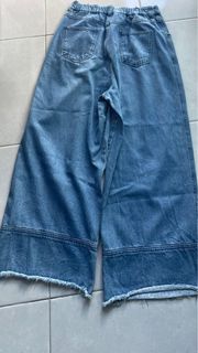 (Category: ) located in . Submitted by muhdnazpreloved (Listing ID 1335258673, Image 1). Description: .