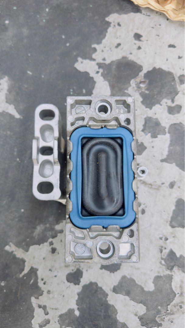 Scirocco Engine mounting (Category: Engine) located in Singapore. Submitted by irfanz_fanzee28 (Listing ID 1335254889, Image 3). Description: Previously used on Scirocco R. Item is good as new, less than 100km and used for 2 weeks. Reason of selling: Upgraded to new mountings.