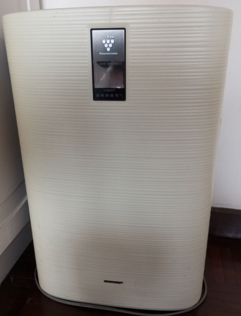 Sharp plasmacluster (Category: Air Purifiers & Dehumidifiers) located in Kuala Lumpur. Submitted by forcey_12 (Listing ID 1335362631, Image 1). Description: .