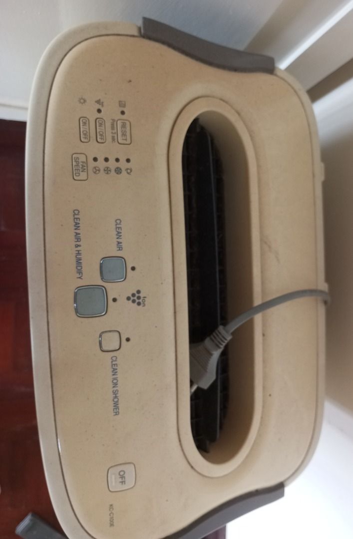 Sharp plasmacluster (Category: Air Purifiers & Dehumidifiers) located in Kuala Lumpur. Submitted by forcey_12 (Listing ID 1335362631, Image 2). Description: .