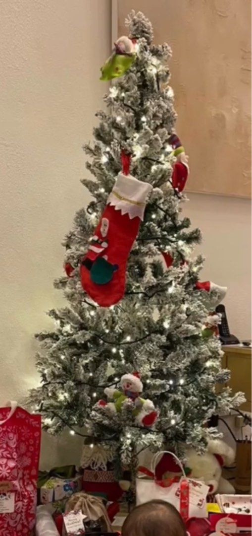 Snowy Christmas Tree (Category: Other Home Decor) located in Makati City. Submitted by stufffromkim (Listing ID 1335272991, Image 1). Description: 6 ft. Bought from Designer Blooms last Dec 2021.