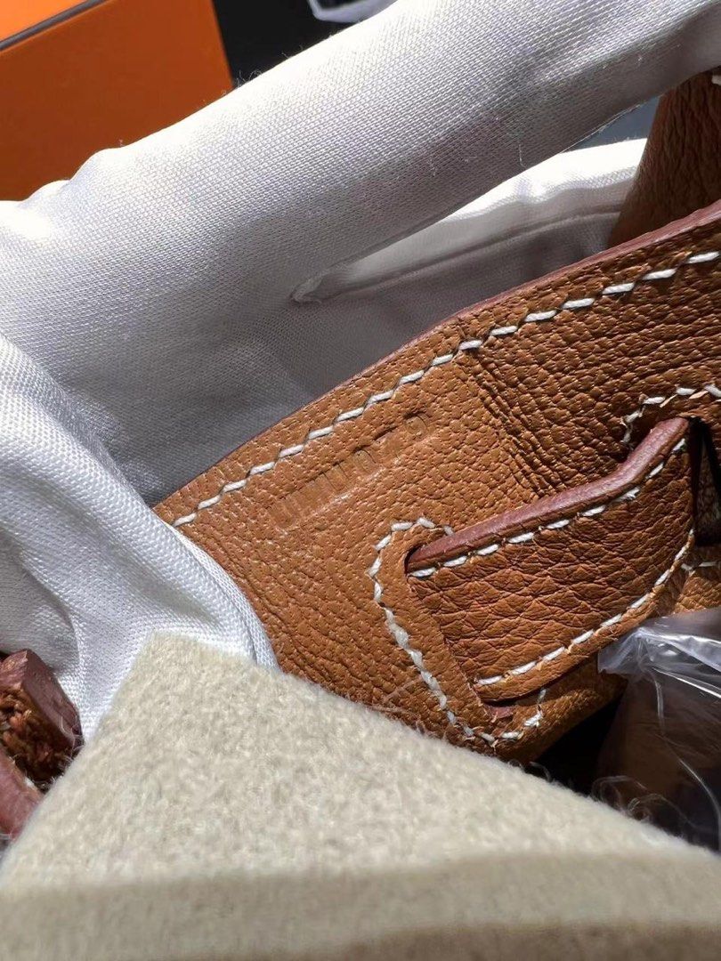 Stamp U - Authentic - Hermes - Kelly 28 (Category: Luxury Bags & Wallets) located in Makati City. Submitted by preloveditems_8 (Listing ID 1335312331, Image 2). Description: .