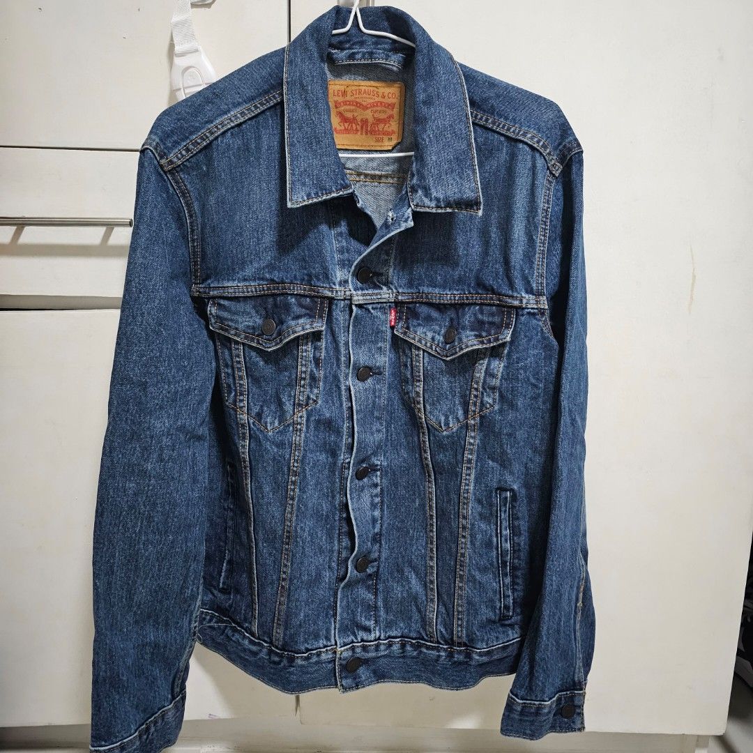 SUPER SALE! Levi's Maong Jacket - Size Medium (Category: Coats, Jackets and Outerwear) located in Mandaluyong City. Submitted by ynnna (Listing ID 1335410173, Image 1). Description: like new used once maong jacket size medium for men's.