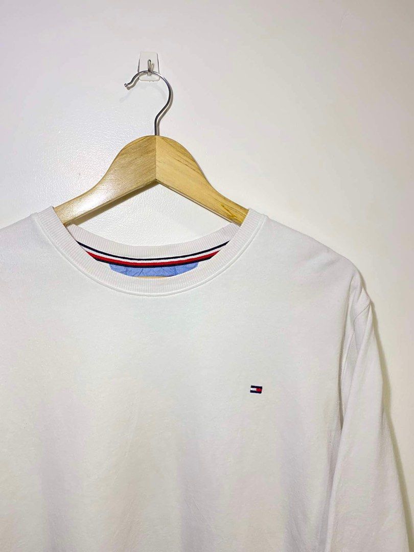 Tommy Hilfiger sweater (Category: Coats, Jackets and Outerwear) located in Bacolod City. Submitted by _bc6101 (Listing ID 1335350300, Image 2). Description: Tommy Hilfiger sweater Size med to large Asnew No issue 10/10 cr Need wash onyl Clwan na clean.
