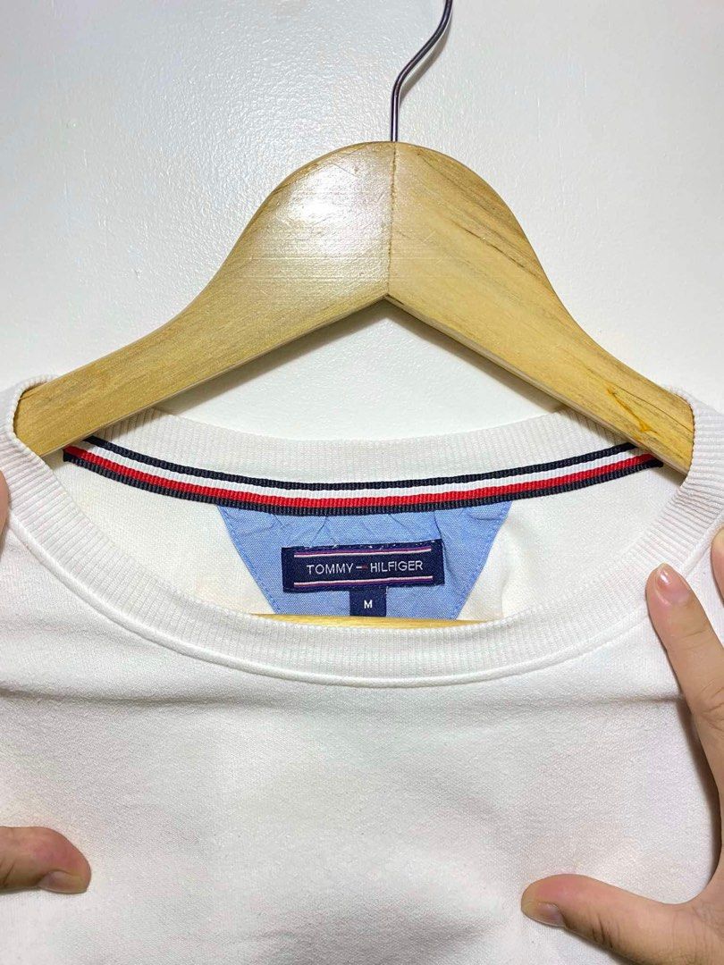 Tommy Hilfiger sweater (Category: Coats, Jackets and Outerwear) located in Bacolod City. Submitted by _bc6101 (Listing ID 1335350300, Image 3). Description: Tommy Hilfiger sweater Size med to large Asnew No issue 10/10 cr Need wash onyl Clwan na clean.