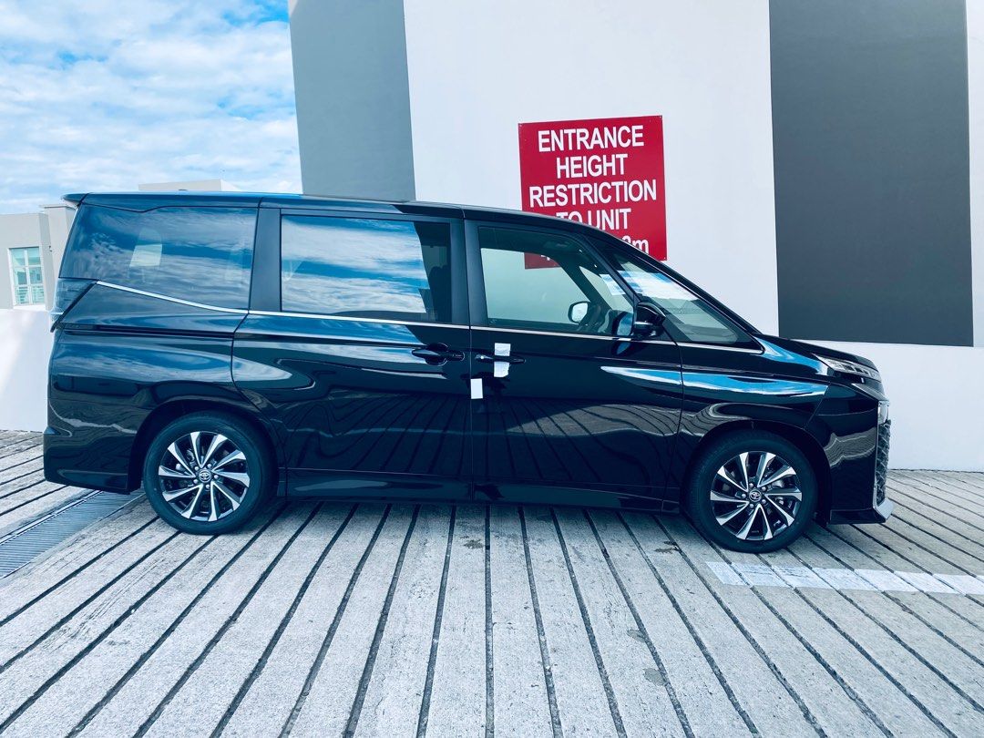 BRAND NEW Toyota Voxy Hybrid 1.8 SZ62885347359875112