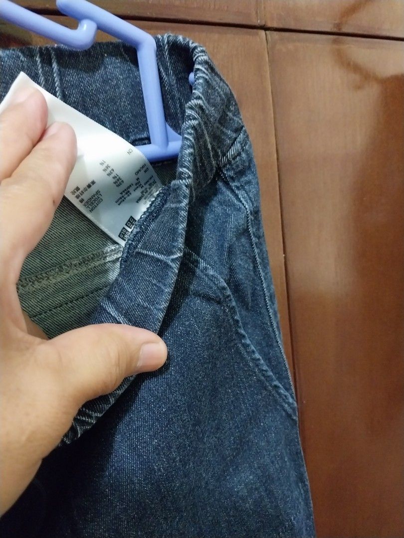 Uniqlo jogger pants (Category: Jeans) located in Makati City. Submitted by imeea (Listing ID 1335414488, Image 3). Description: .