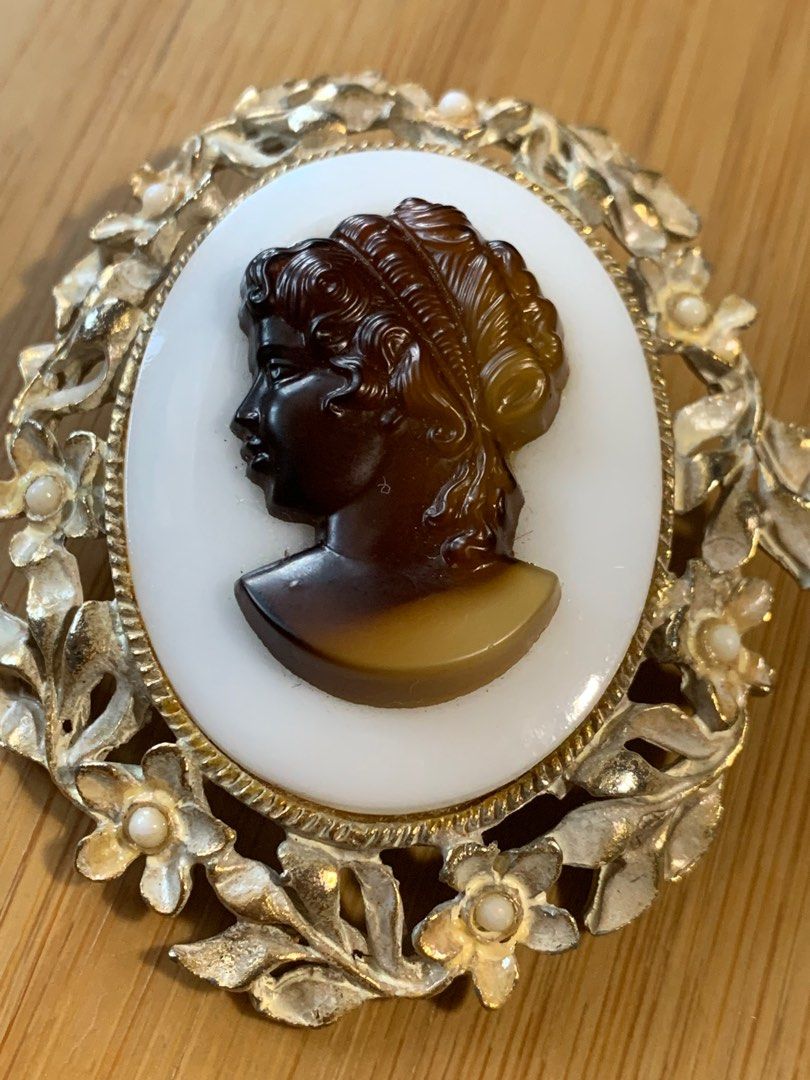 Vintage cameo brooch pendant on sale