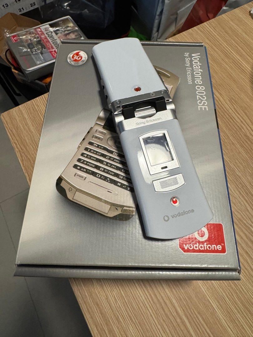 Vodafone 802se 白色, 玩具收藏品, 紀念品及古董, 復古收藏品- Carousell