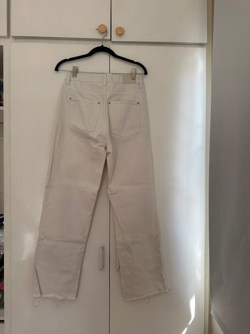 Zara White Denim Straight Jeans (Category: Jeans) located in Las Pinas. Submitted by jptpreloved (Listing ID 1335296340, Image 2). Description: Authentic.
