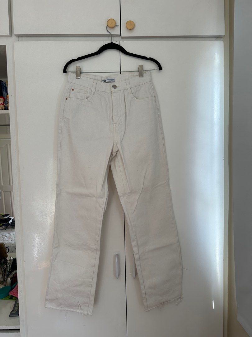 Zara White Denim Straight Jeans (Category: Jeans) located in Las Pinas. Submitted by jptpreloved (Listing ID 1335296340, Image 1). Description: Authentic.