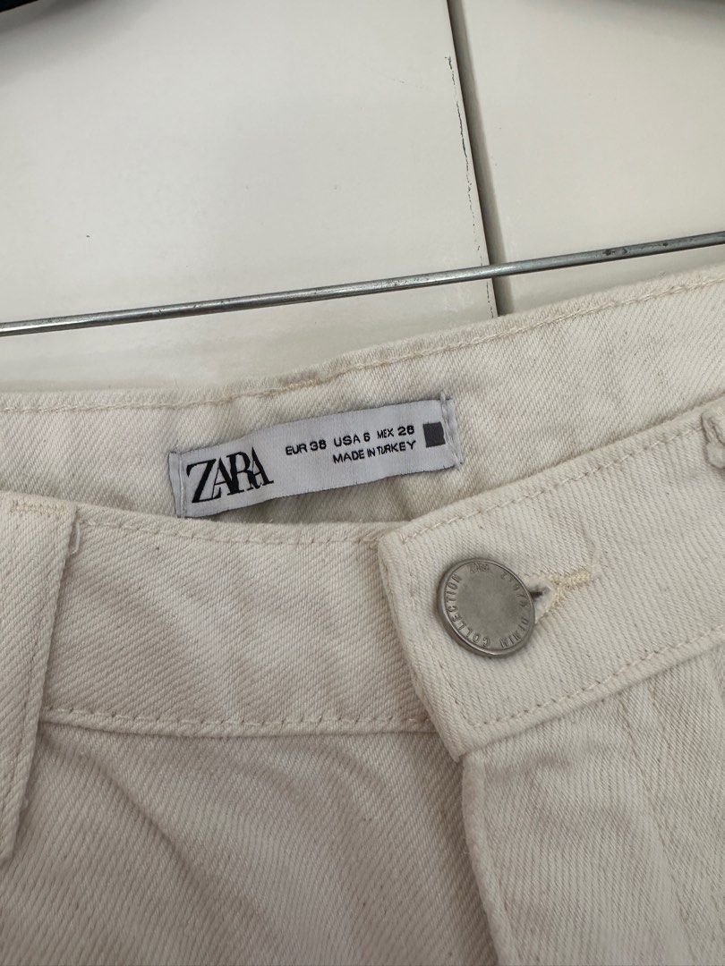 Zara White Denim Straight Jeans (Category: Jeans) located in Las Pinas. Submitted by jptpreloved (Listing ID 1335296340, Image 3). Description: Authentic.