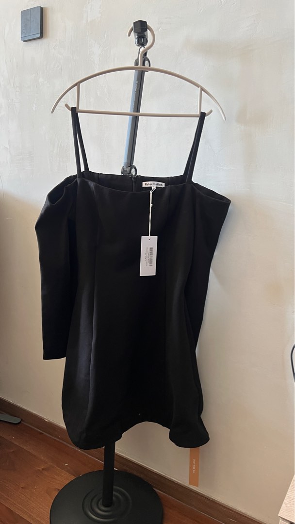 100% New Reformation Donatella Knit Short Dress , , & , -  Carousell
