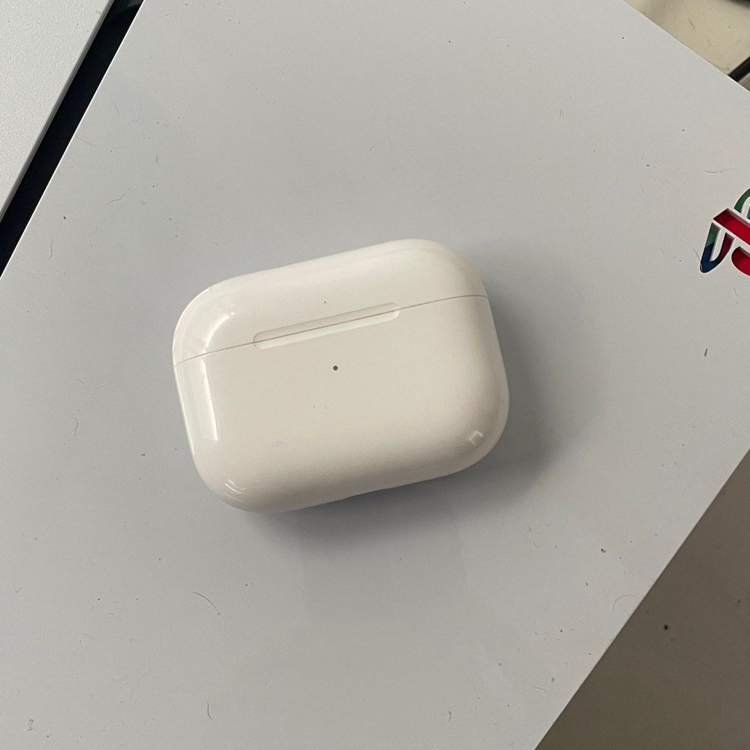 Airpods Pro First Gen (Category: Earphones) located in Paranaque City. Submitted by coldbrews (Listing ID 1339218439, Image 1). Description: selling for a friend :) bought in 2022 rfs: upgrade .