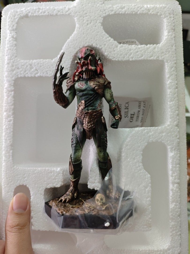 Alien vs Predator: Berserker Predator 1:16 Scale Limited Edition Figure (Category: Figurines & Statues) located in Pasay City. Submitted by fcsean (Listing ID 1188145265, Image 2). Description: .