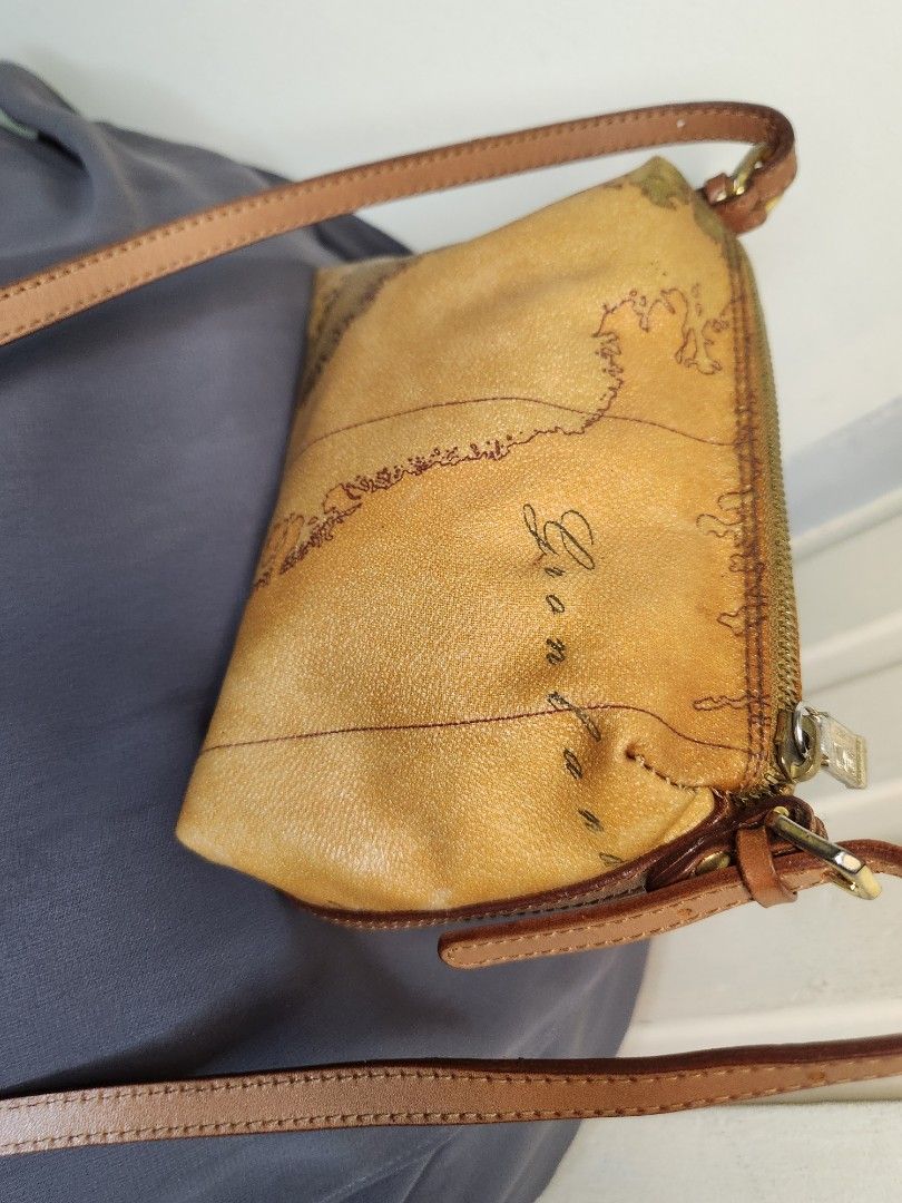 Alviero map bag sling bag small (Category: Luxury Bags & Wallets) located in Taguig. Submitted by starbucksph (Listing ID 1339221963, Image 2). Description: authentic Alviero map bag sling bag small T'Classe.