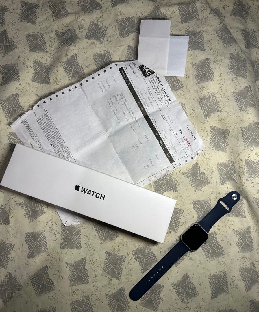 APPLE WATCH SE (Category: Wearables & Smart Watches) located in Makati City. Submitted by authenticstuffff (Listing ID 1339315379, Image 2). Description: Original Apple Watch SE 44mm GPS + Cellular Complete Inclusion with receipt and Paper Bag Includes Original Band.