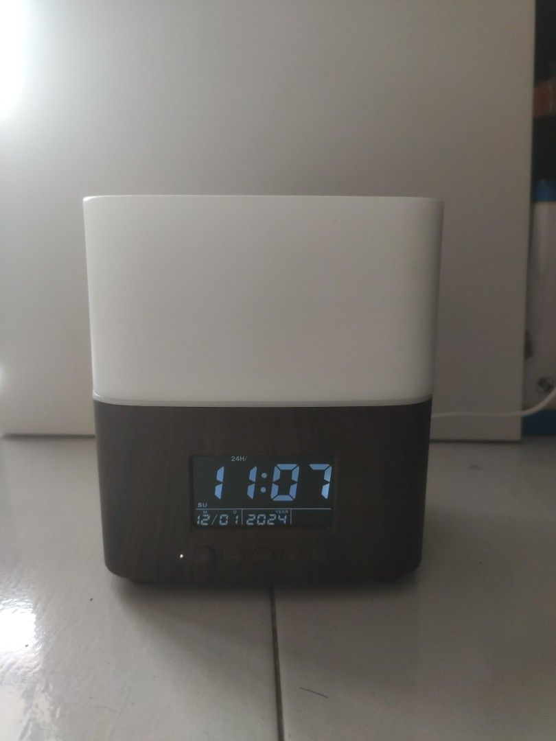 Aromatherapy Diffuser (Category: Home Fragrance) located in Singapore. Submitted by looney8 (Listing ID 1339199061, Image 1). Description: Also double as a clock. Changable ambient light..