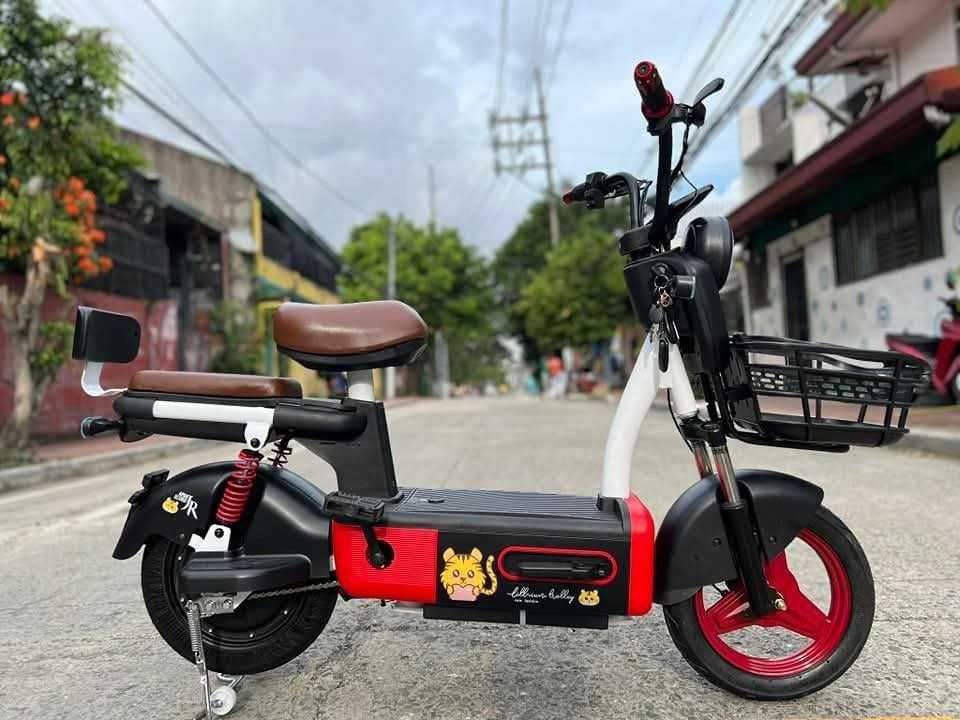 AVIA BETA (Category: Bicycles) located in Marikina City. Submitted by keionlines85428 (Listing ID 1339253797, Image 3). Description: AVIA BETA 🤩 ₱11,000 👌🏼 🆓️FREE HELMET 🆓️FREE SIDE MIRROR COMPLETE PAPERS Specs: NEW DIGITAL GAUGE ✓ 48V12Ah battery ✓ 350 Watts Brushless Hub Motor ✓ 10-15Km Range ✓ 30-40Kph Speed ✓ 14"x2.50" Tubeless Tire ✓ 100 kg Load capacity ✓ With two remote ✓ Side Mirror ✓ Anti-theft alarm ✓ With Basket ✓ With Center Stan