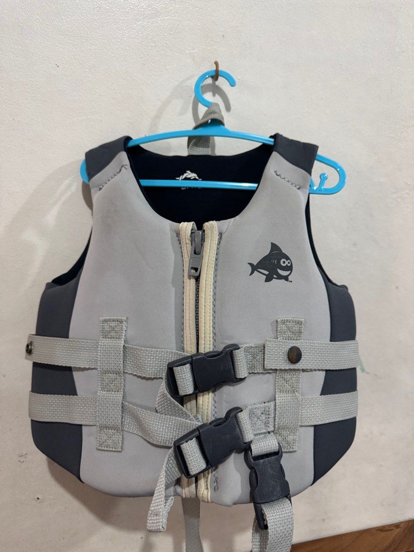 Baby Shark Floatation Vest (Category: Other Babies Going Out Needs) located in Taguig. Submitted by adonisblanco (Listing ID 1339181981, Image 1). Description: Best fit for 4 to 8 yrs old.