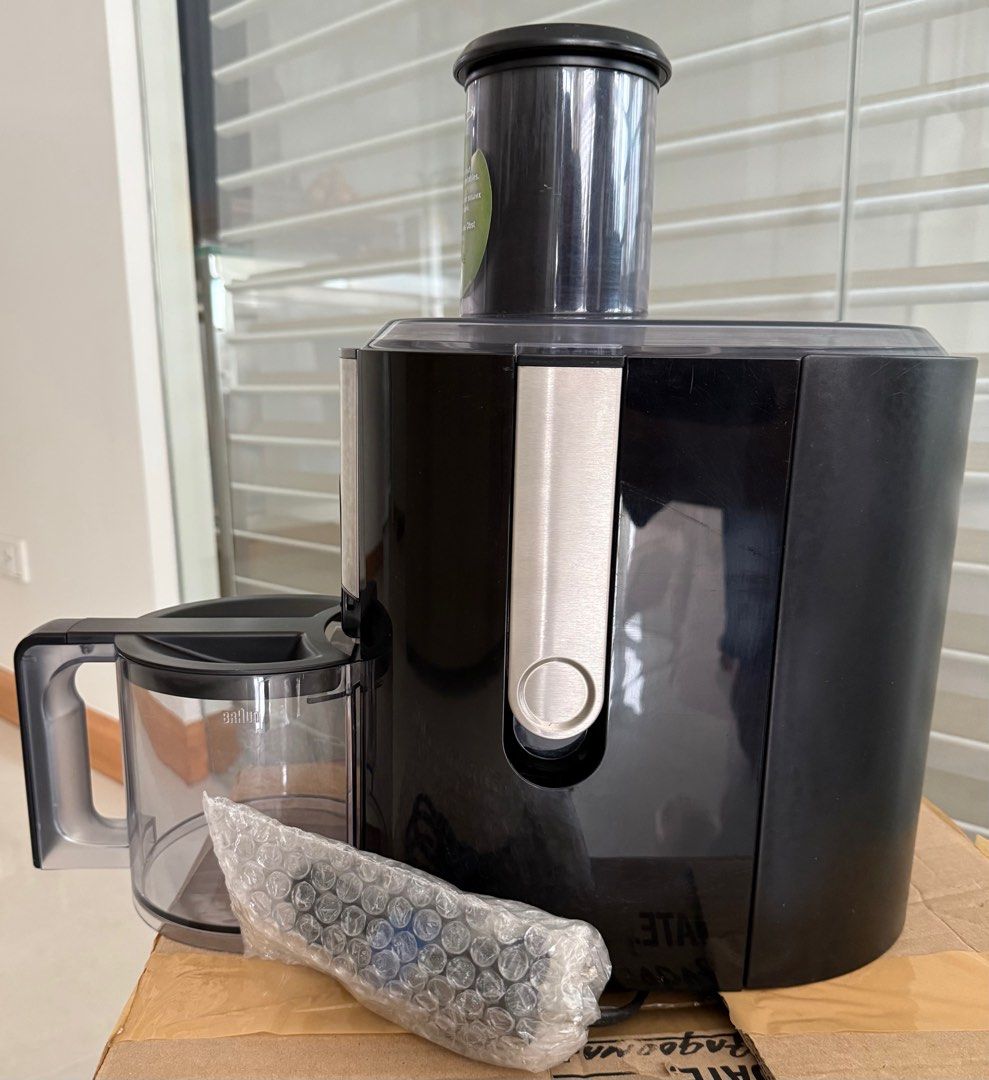 Braun Juicer (Category: Juicers, Blenders & Grinders) located in Makati City. Submitted by sentry11 (Listing ID 1339239372, Image 3). Description: Item: Braun J500 Multiquick Juicer Selling a good condition Braun Juicer J500 used for only 6 months. Properly maintained and working very well. All parts included. Please see the attached picture for details. Made out of high gloss plastic body with stainless steel accents, the Braun Multiquick 5 Juic