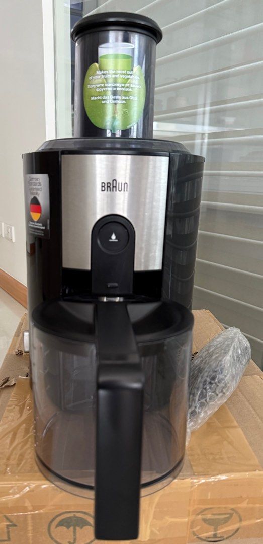 Braun Juicer (Category: Juicers, Blenders & Grinders) located in Makati City. Submitted by sentry11 (Listing ID 1339239372, Image 2). Description: Item: Braun J500 Multiquick Juicer Selling a good condition Braun Juicer J500 used for only 6 months. Properly maintained and working very well. All parts included. Please see the attached picture for details. Made out of high gloss plastic body with stainless steel accents, the Braun Multiquick 5 Juic