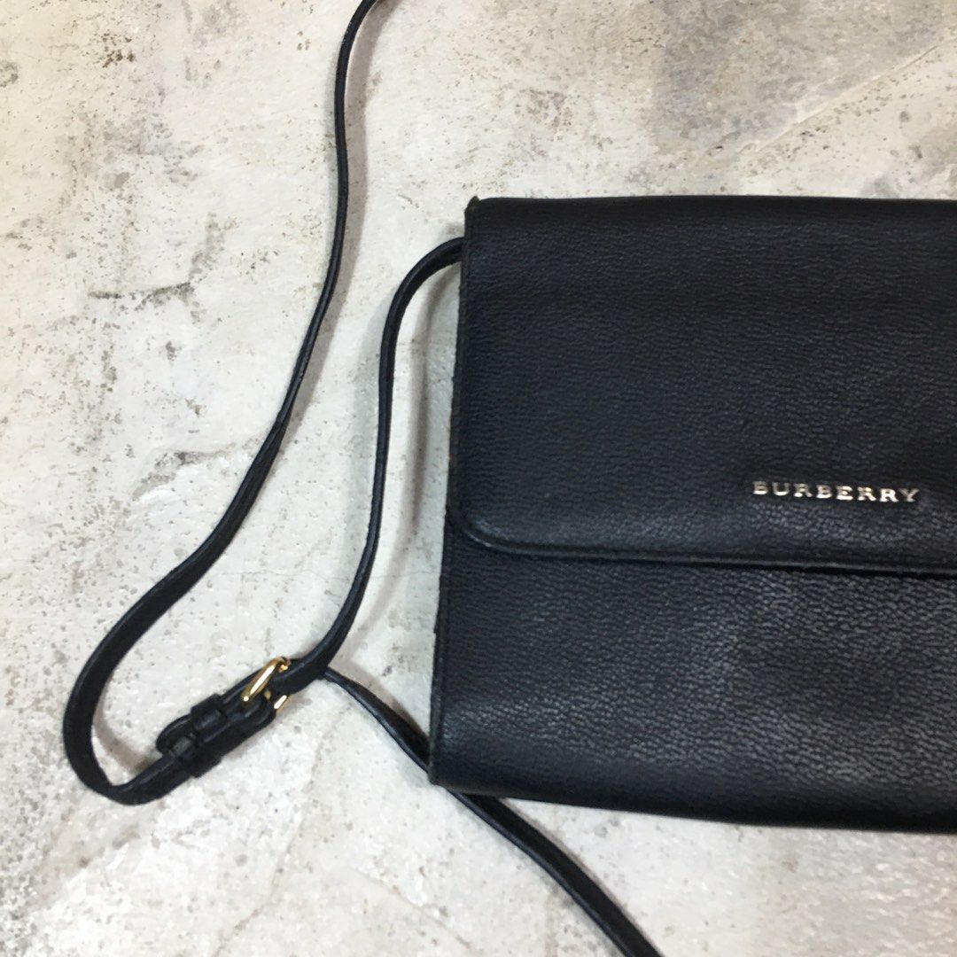 BURBERRY LEATHER SLING BAG (Category: Luxury Bags & Wallets) located in Caloocan City. Submitted by thrift.crcl (Listing ID 1339321981, Image 3). Description: Burberry leather sling bag DESCRIPTION: 8/10 condition Scratches Check pictures for details 9 width 8 length Made in Italy .