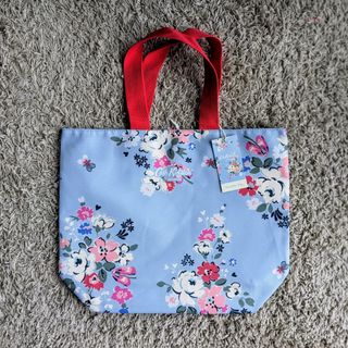 （分類：）位於 。 由 thisissiri 提交（商品編號 1339292068，圖片 1）。簡介： 。