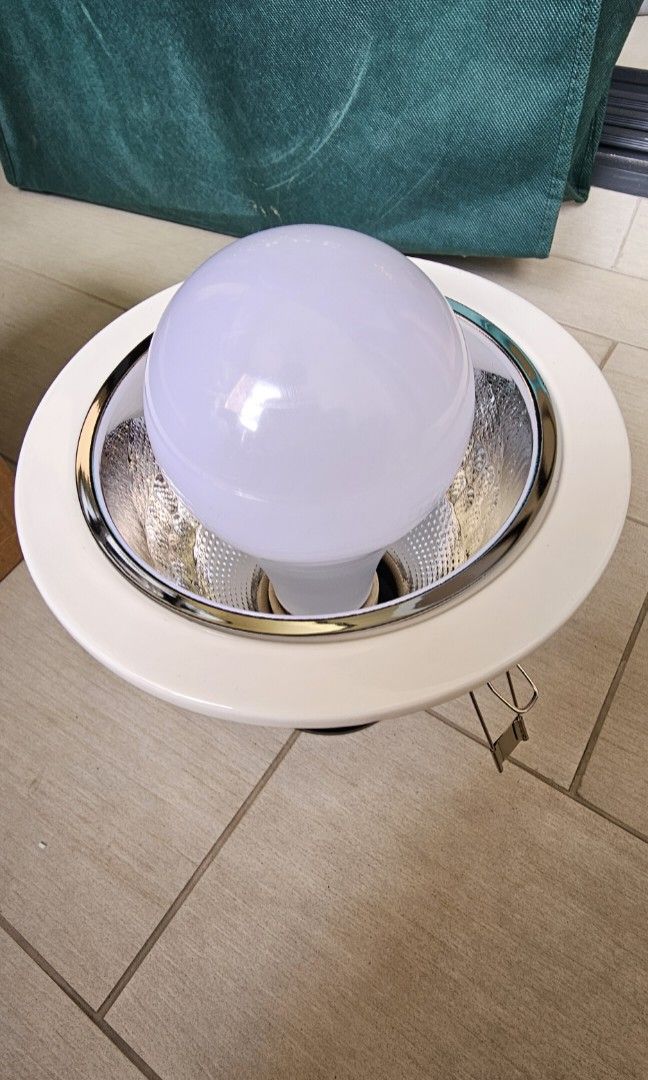 Ceiling lights E27 (Category: Lighting) located in Singapore. Submitted by yayahoo (Listing ID 1339235412, Image 2). Description: 1 for $7 if you prefer to DIY when replacing the light bulb. light bulb free 20 available.