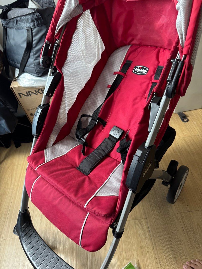 Chicco Mini Bravo Lightweight Stroller (Category: Strollers) located in Quezon City. Submitted by z_blu (Listing ID 1339319053, Image 1). Description: Color: Chili Material: Polyester, Metal - Lightweight and compact for on-the-go convenience - Innovative fold/carry handle for a one-hand, free-standing quick fold 3-Position reclining backrest with easy one-hand adjustment - Mesh vents on canopy and sides of seat improve airflow Padded push handle