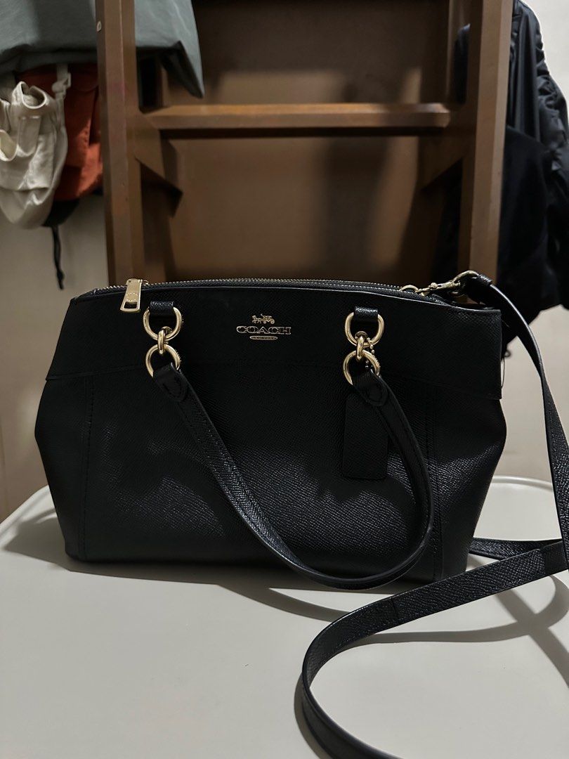 Coach Crossbody Black Leather Bag (Category: Luxury Bags & Wallets) located in Pasig City. Submitted by berbapam-98089 (Listing ID 1339256043, Image 1). Description: Coach Crossbody Black Leather Bag - Purchased in Coach Hong Kong Outlet Store - No scratches on the exterior, have minimal fading on the interior. Can send more photos upon request - Slight deformity on the back handle - 8/10 condition.