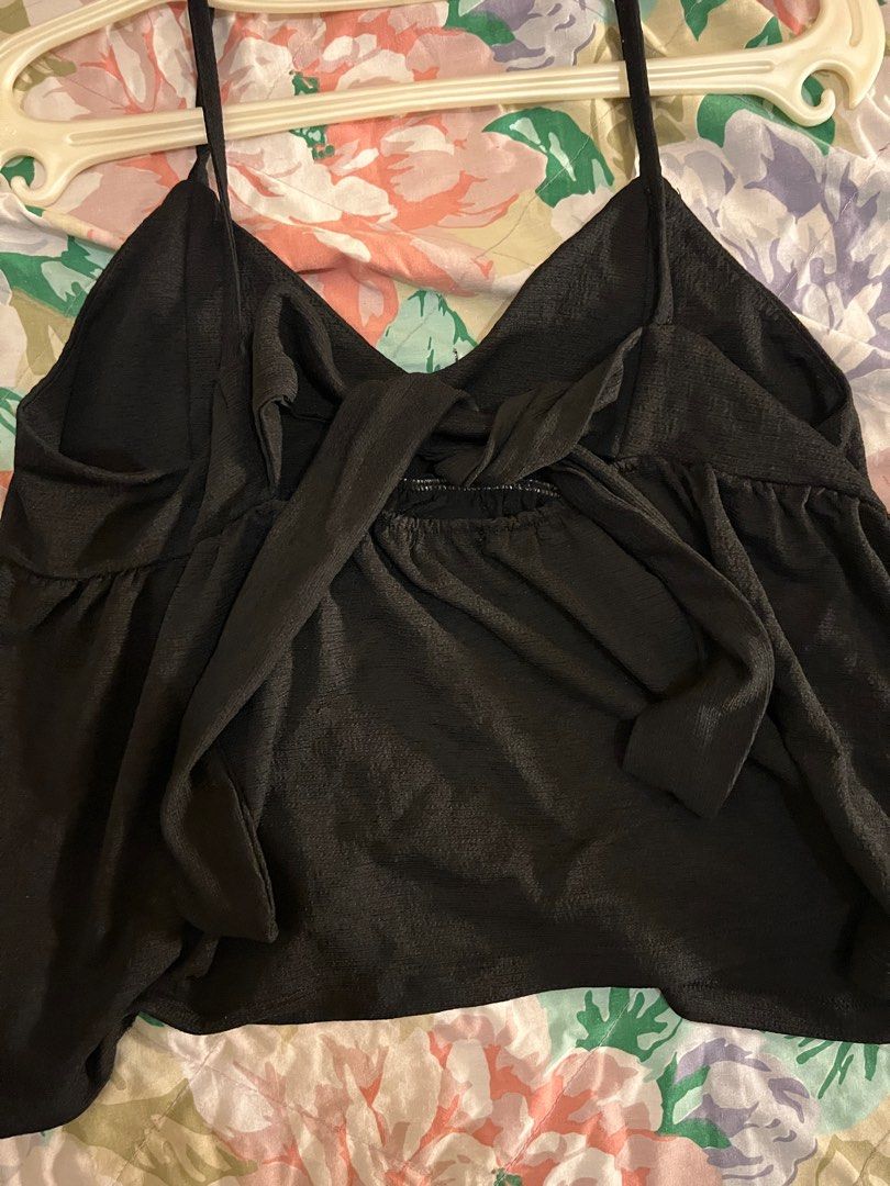 Cotton On Sleeveless Tie Top Black (Category: Sleeveless) located in Quezon City. Submitted by berrrry09 (Listing ID 1339320041, Image 2). Description: RFS: decluttering.