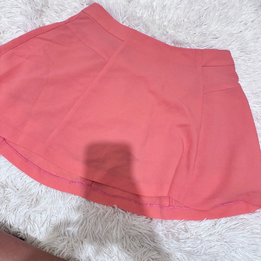 Crop Top and Skort (Category: Blouses) located in Manila. Submitted by tesaaa_ (Listing ID 1339271928, Image 3). Description: 50 each Rfs. Decluttering Good for M-L frame Skort - 30-31.
