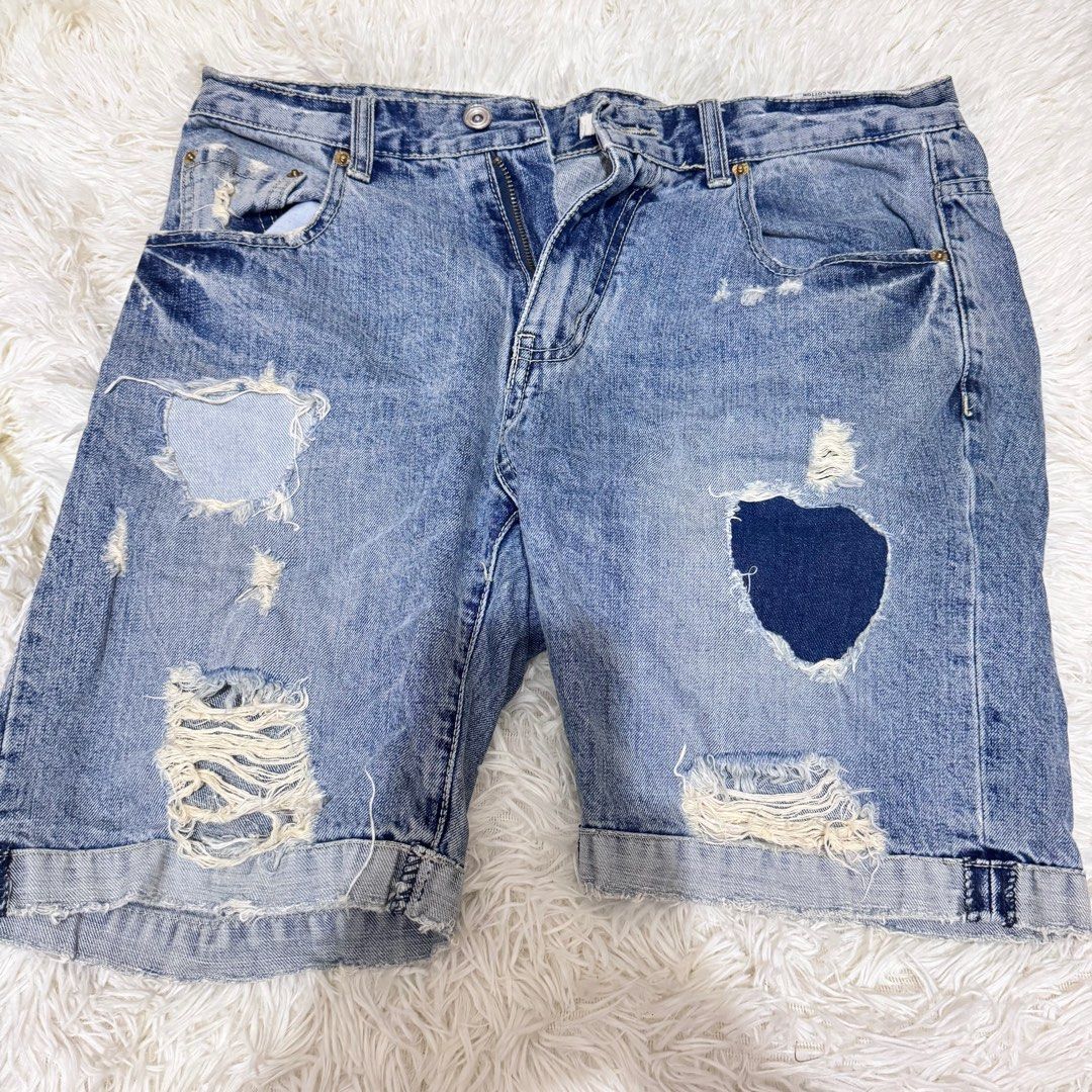 Denim Bermuda Shorts (Category: Shorts) located in Manila. Submitted by tesaaa_ (Listing ID 1339271240, Image 2). Description: Rfs. Decluttering. Size - 30-31 80 pesos each .