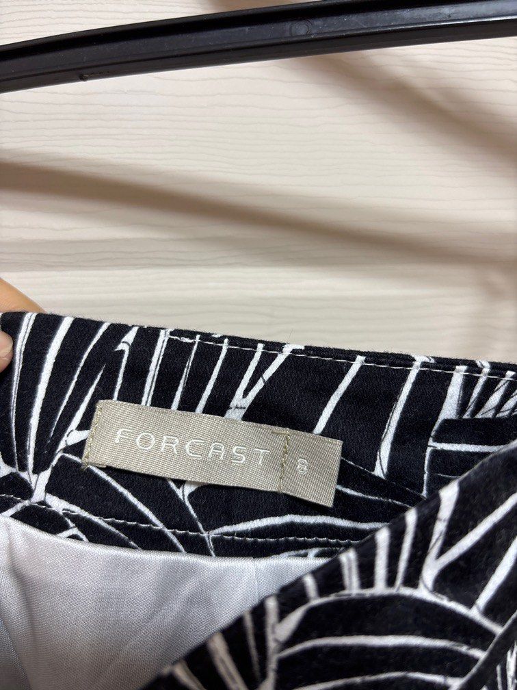 Forecast Printed Pencil Skirtp (Category: Skirts) located in Pasig City. Submitted by ez_declutterz (Listing ID 1339222588, Image 2). Description: Small on Tag. Fits size 24-26 waistline. 23 inches in lengths. With inner lining and zipper at the back..