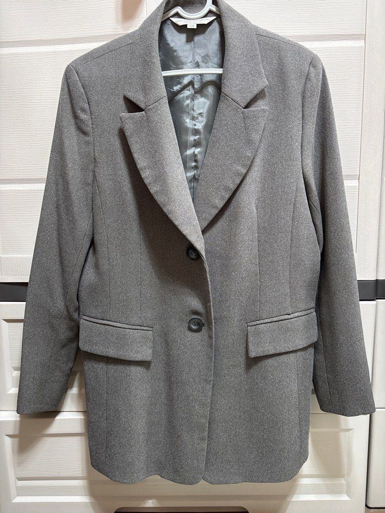 Gray Blazer (Category: Coats, Jackets and Outerwear) located in Pasig City. Submitted by ez_declutterz (Listing ID 1339181197, Image 1). Description: In excellent condition. No issue. Fits Medium to Large. Just had to many blazers and need to let go of some :).